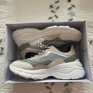 LULU’S SANIYAH OFF WHITE MULTI CHUNKY SNEAKERS